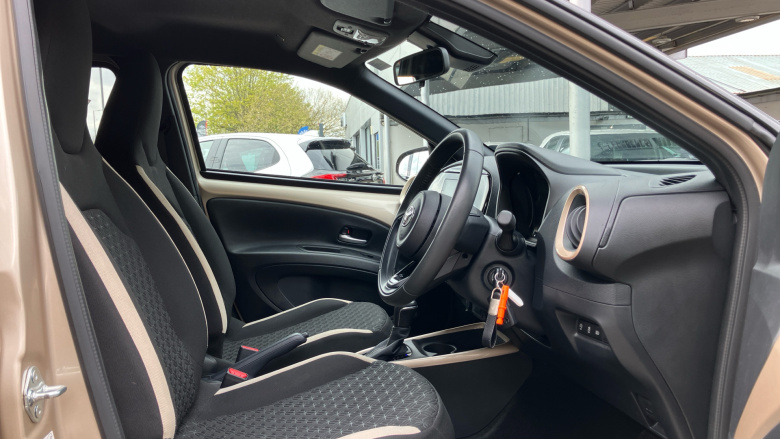 Toyota Aygo X 1.0 VVT-i Edge 5dr Auto Petrol Hatchback